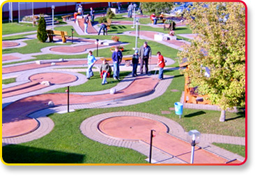 Outdoor Minigolf Anlage Spielbahnen